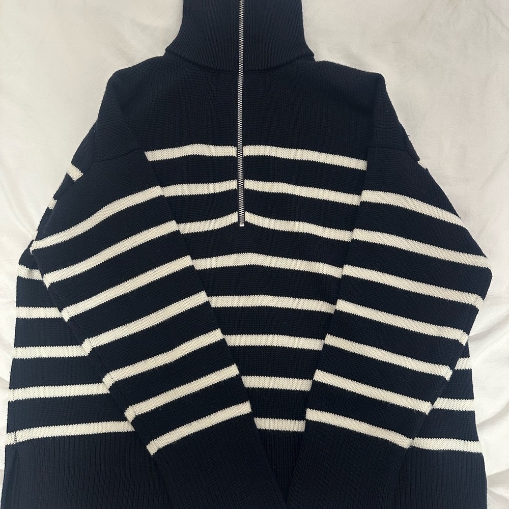 Aritzia Merino Wool Turtleneck Navy & White Striped Sweater (xs but fits s/m)